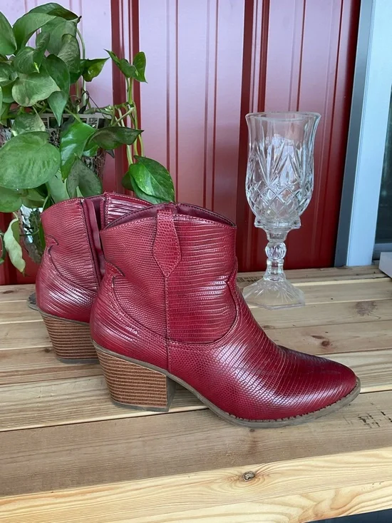 Sugar Red Leather Ankle Booties with Block Heel. Size 9.5 - Picture 2 of 7